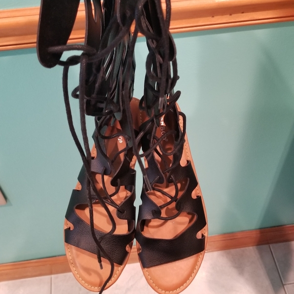 black lace up gladiator sandals